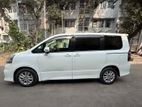 Toyota Noah 2012