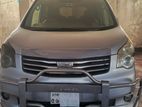 Toyota Noah 2012