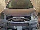 Toyota Noah 2012