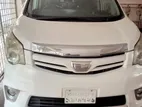 Toyota Noah 2012