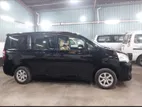 Toyota Noah . 2012