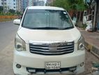 Toyota Noah . 2012
