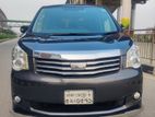 Toyota Noah ` 2013