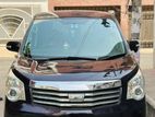 Toyota Noah . 2013