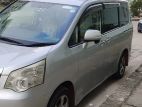 Toyota Noah . 2013