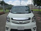 Toyota Noah . 2013