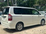 Toyota Noah 2013