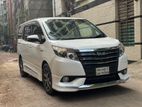 Toyota Noah 2014