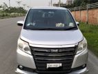 Toyota Noah . 2014