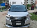 Toyota Noah . 2014