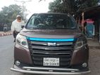 Toyota Noah 2014