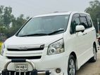Toyota Noah ` 2009