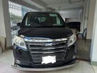 Toyota Noah 2015