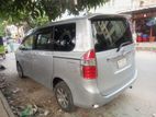 Toyota Noah ` 2010