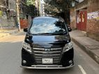 Toyota Noah Hybrid 2016