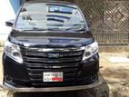 Toyota Noah . 2017