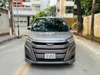 Toyota Noah . 2018