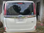 Toyota Noah . 2018