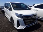 Toyota Noah . 2019