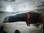 Toyota Noah . 2016