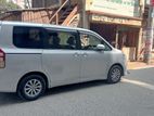 Toyota Noah . 2025