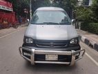 Toyota Noah 8-SITTER 2004