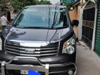 Toyota Noah a 2012