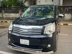 Toyota Noah crop 2011