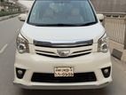 Toyota Noah একস নোহা 2012