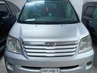 Toyota Noah G 2003