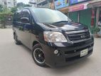 Toyota Noah G 2005