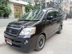 Toyota Noah G 2005