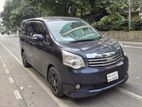 Toyota Noah G 2011