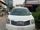 Toyota Noah g 2012