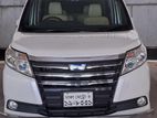 Toyota Noah G 2014
