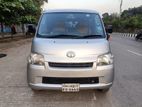 Toyota Noah GL 2010