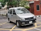 Toyota Noah GL Low Floor 2005