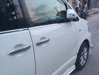 Toyota Noah . 2005