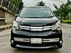Toyota Noah GS 2011