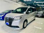 Toyota Noah Hybrid 2014