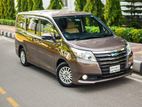 Toyota Noah Hybrid 2014