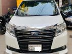 Toyota Noah Hybrid 2015