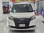 Toyota Noah (hybrid) 2015