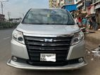 Toyota Noah hybrid 2016