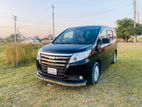 Toyota Noah HYBRID 2016