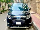 Toyota Noah Hybrid 2016