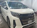 Toyota Noah Hybrid 2017