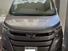 Toyota Noah Hybrid 2017
