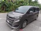 Toyota Noah Hybrid 2019