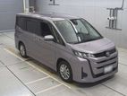 Toyota Noah hybrid 2022